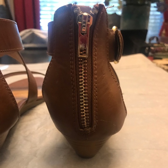 These Sandler’s are super cute - Picture 3 of 4